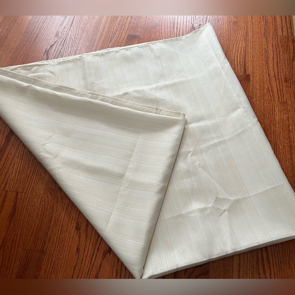 NWOT Beautiful LARGE Beige table cloth with gold woven threads Size 60” x 142”